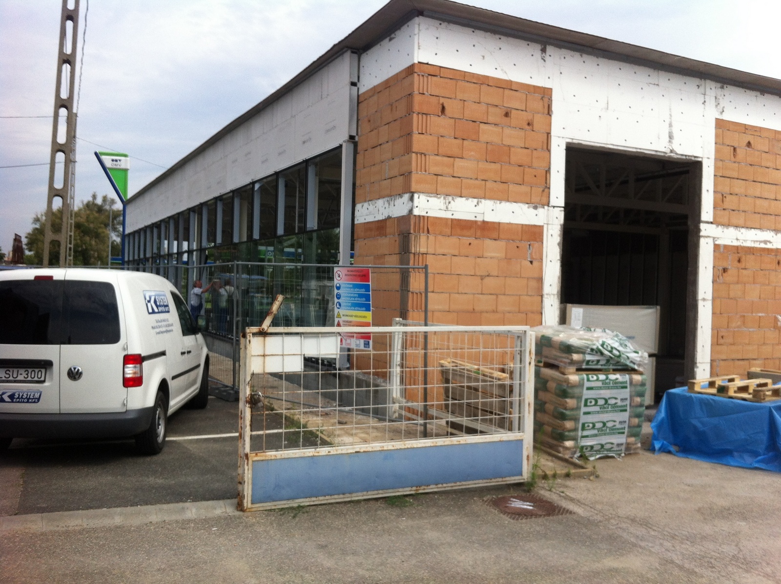 Csepel Ford szalon bővítése